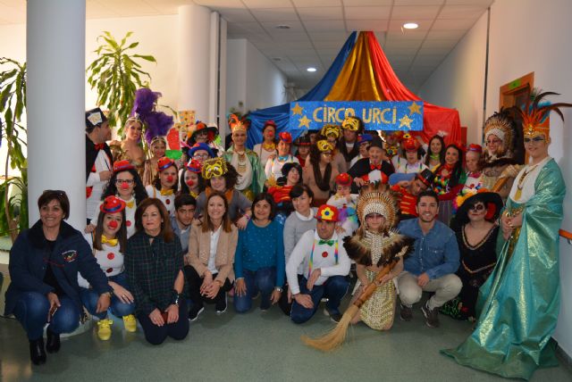El Centro Ocupacional Urci hace entrega de las armas para la batalla entre Don Carnal y Doña Cuaresma - 1, Foto 1