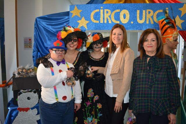 El Centro Ocupacional Urci hace entrega de las armas para la batalla entre Don Carnal y Doña Cuaresma - 2, Foto 2