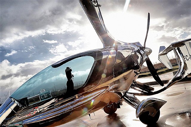 El autogiro Real, fabricado por ELA Aviación, es un biplaza de rasgos vanguardistas que impresiona por su seguridad en vuelo, Foto 1