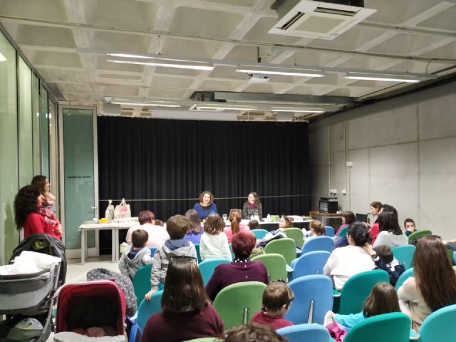 Doña Fantasía de Julia Pérez Villegas se presentó en la Biblioteca de Torre Pacheco - 1, Foto 1