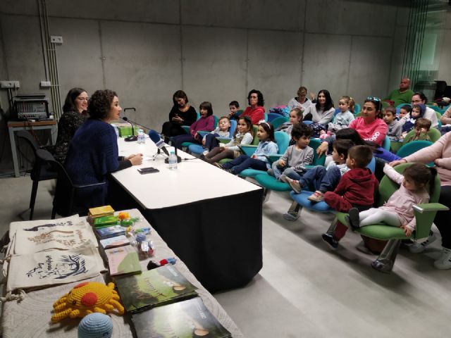 Doña Fantasía de Julia Pérez Villegas se presentó en la Biblioteca de Torre Pacheco - 2, Foto 2