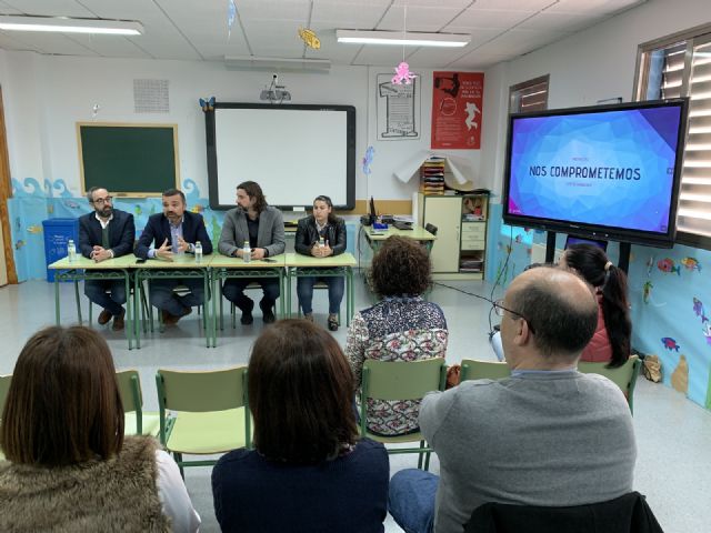 El director general de Innovación Educativa, Carlos Albaladejo y el edil de Educación, David Martínez elogian el compromiso medioambiental del CEIP El Mirador - 3, Foto 3