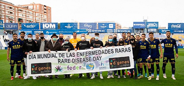 El UCAM Murcia CF y miembros de D´Genes dan visibilidad al Día Mundial de las Enfermedades Raras - 1, Foto 1