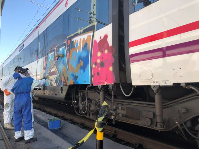 El vandalismo grafitero en los trenes de Renfe en la Región de Murcia genera un coste a la ciudadanía de 419.000 euros - 1, Foto 1