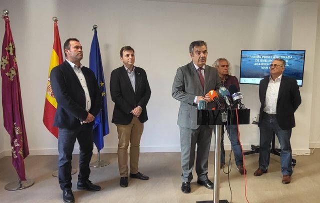 El Gobierno regional avanza en la retirada de embarcaciones abandonadas en el Mar Menor - 1, Foto 1