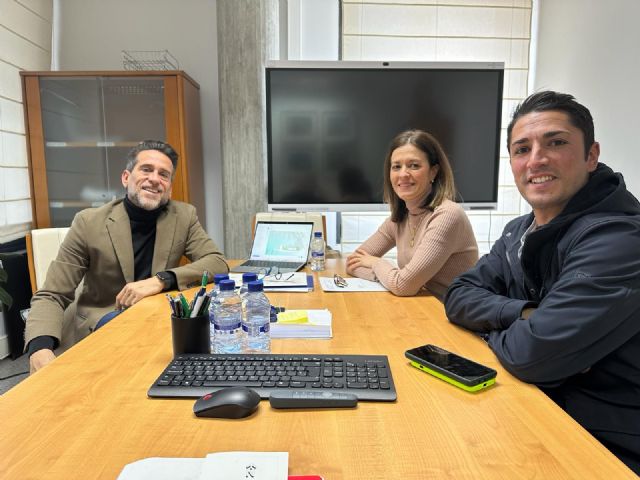 Fomento y Ayuntamiento de Águilas acuerdan trabajar para sacar a licitación la concesión del puerto pesquero deportivo - 1, Foto 1