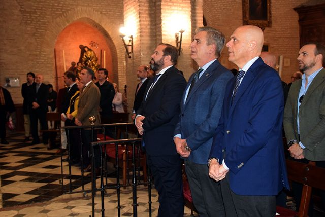 Triana presenta su cartel de Semana Santa 2025 con la Esperanza de Triana y el Cachorro como protagonistas - 3, Foto 3