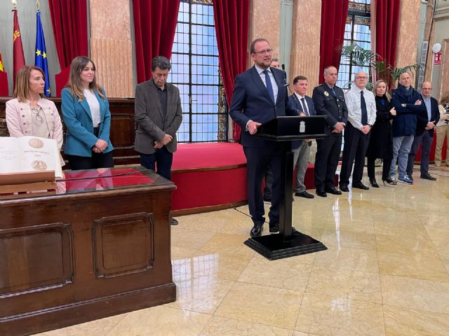 Un centenar de empleados públicos toman posesión como funcionarios de carrera - 2, Foto 2