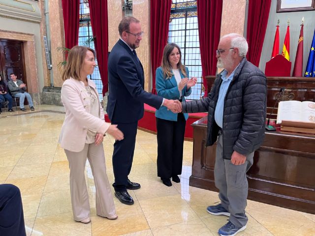 Un centenar de empleados públicos toman posesión como funcionarios de carrera - 4, Foto 4