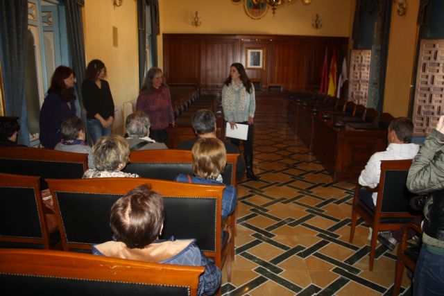 Entregados los diplomas del Curso de Informática Básica con Orientación para el empleo 2017 - 1, Foto 1