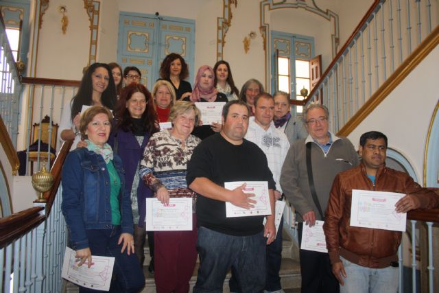 Entregados los diplomas del Curso de Informática Básica con Orientación para el empleo 2017 - 3, Foto 3