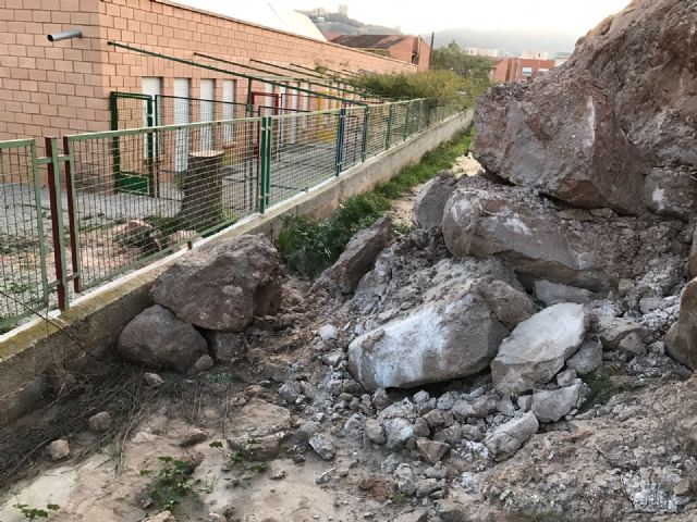El PSOE solicita el refuerzo de las laderas rocosas en el entorno de los centros educativos de San Cristóbal - 4, Foto 4