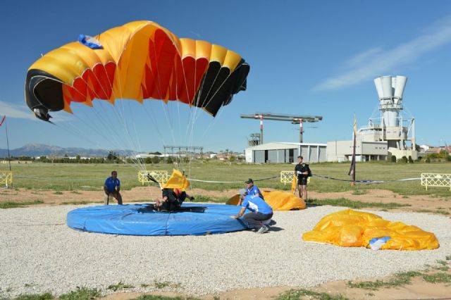 Comenzó en la Base Aérea de Alcantarilla el 50 Campeonato Nacional Militar de Paracaidismo y Torneo Internacional - 4, Foto 4