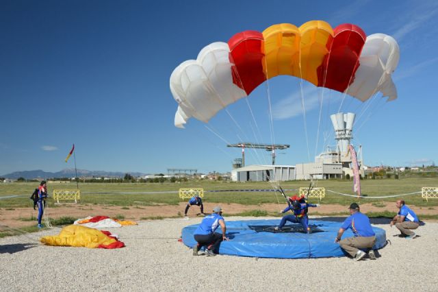 Comenzó en la Base Aérea de Alcantarilla el 50 Campeonato Nacional Militar de Paracaidismo y Torneo Internacional - 5, Foto 5