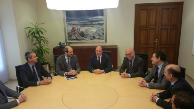 Pedro Antonio Sánchez analiza con Adimur las medidas puestas en marcha por el Gobierno regional para impulsar la recuperación económica - 1, Foto 1