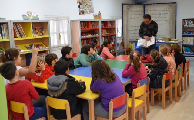 La biblioteca municipal se acerca a los ms pequeños  a travs del programa conoce tu biblioteca, Foto 2