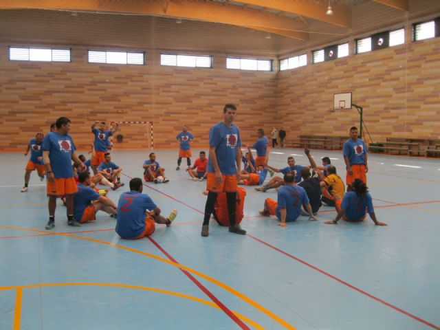 Nueva edición del proyecto deportivo Escuela deportiva FCB en el Centro Penitenciario Murcia II, Foto 2