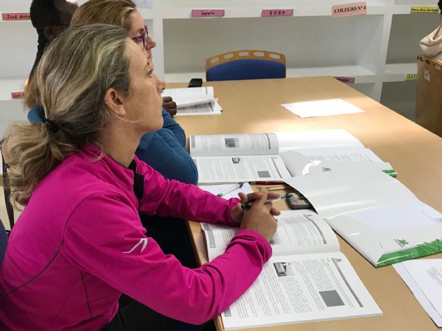 15 personas participan en la acción formativa MANIPULADOR DE FRUTAS Y HORTALIZAS - 3, Foto 3