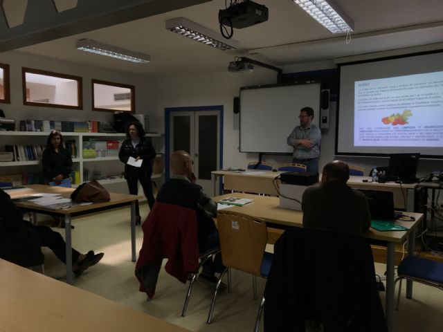 15 personas participan en la acción formativa MANIPULADOR DE FRUTAS Y HORTALIZAS - 4, Foto 4