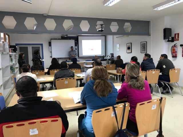 15 personas participan en la acción formativa MANIPULADOR DE FRUTAS Y HORTALIZAS - 5, Foto 5