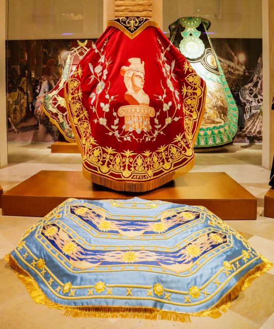Nuevas túnicas para los portadores de los estandartes de San Juan y Magdalena - 3, Foto 3