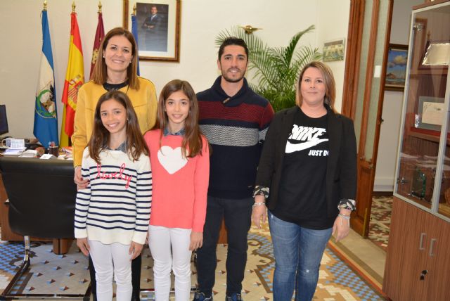 La alcaldesa y el edil de Deportes reciben a las gimnastas aguileñas Ainhoa y Claudia Soler, clasificadas para el Campeonato de España - 1, Foto 1