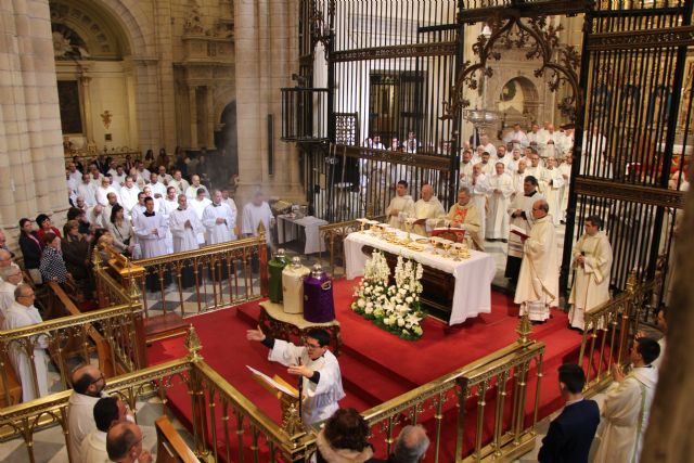 El presbiterio diocesano renueva sus promesas sacerdotales en la Misa Crismal - 2, Foto 2