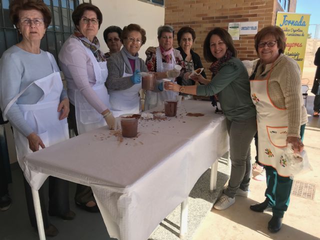300 mayores del municipio participan en la X Jornada Lúdico Deportiva, organizada por la concejalía de Servicios Sociales del Ayuntamiento de Torre Pacheco - 2, Foto 2