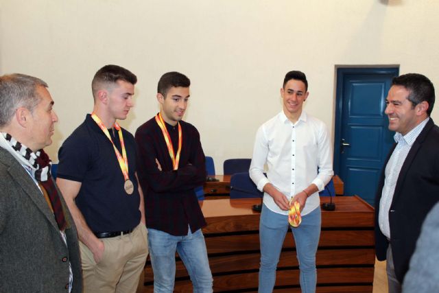El alcalde de Alcantarilla recibe en el Ayuntamiento a los tres atletas del Nutribán Sociedad Atlética - 3, Foto 3