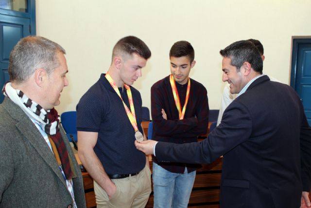 El alcalde de Alcantarilla recibe en el Ayuntamiento a los tres atletas del Nutribán Sociedad Atlética - 4, Foto 4