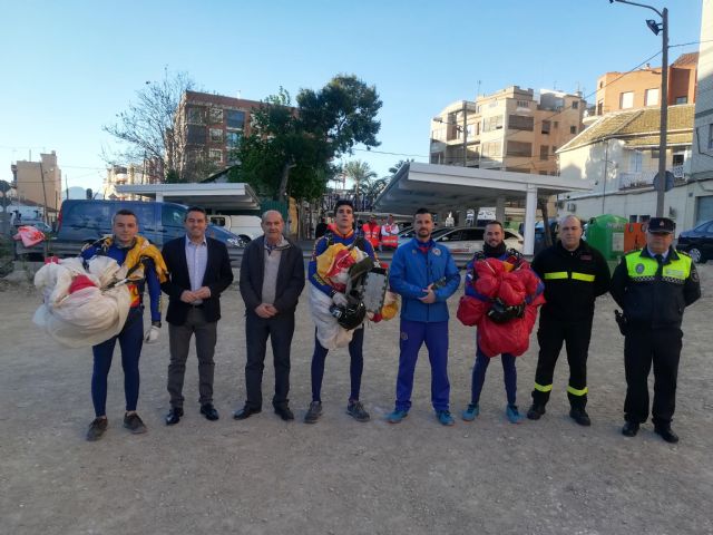La PAPEA realizó hoy un ensayo del salto paracaidista que realizarán el próximo domingo, en el Encuentro del Resucitado en Alcantarilla - 1, Foto 1