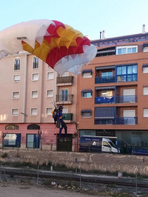 La PAPEA realizó hoy un ensayo del salto paracaidista que realizarán el próximo domingo, en el Encuentro del Resucitado en Alcantarilla - 4, Foto 4