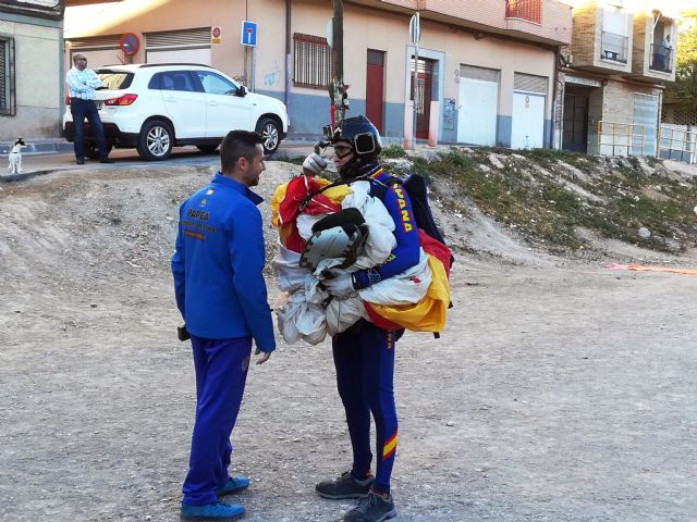 La PAPEA realizó hoy un ensayo del salto paracaidista que realizarán el próximo domingo, en el Encuentro del Resucitado en Alcantarilla - 5, Foto 5