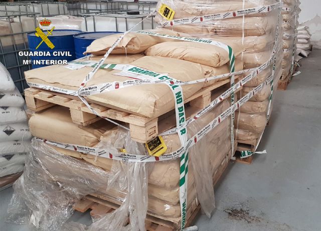 La Guardia Civil desmantela un grupo delictivo dedicado a la distribución de fertilizantes que dañaban los sistemas de regadío - 1, Foto 1