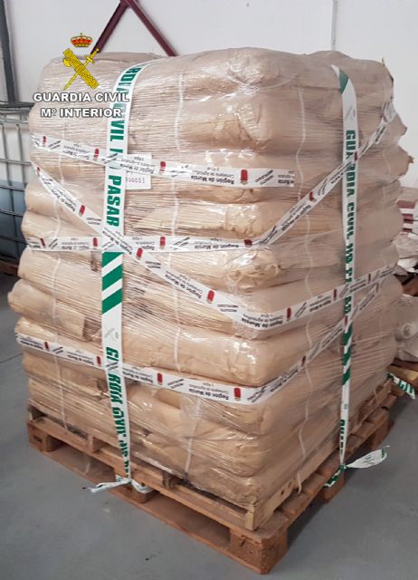 La Guardia Civil desmantela un grupo delictivo dedicado a la distribución de fertilizantes que dañaban los sistemas de regadío - 2, Foto 2