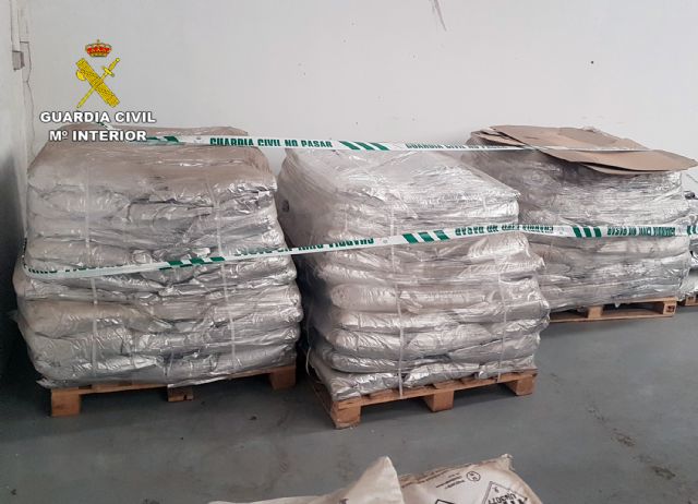 La Guardia Civil desmantela un grupo delictivo dedicado a la distribución de fertilizantes que dañaban los sistemas de regadío - 3, Foto 3