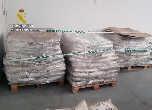 La Guardia Civil desmantela un grupo delictivo dedicado a la distribución de fertilizantes que dañaban los sistemas de regadío - 3, Foto 3