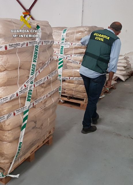 La Guardia Civil desmantela un grupo delictivo dedicado a la distribución de fertilizantes que dañaban los sistemas de regadío - 5, Foto 5