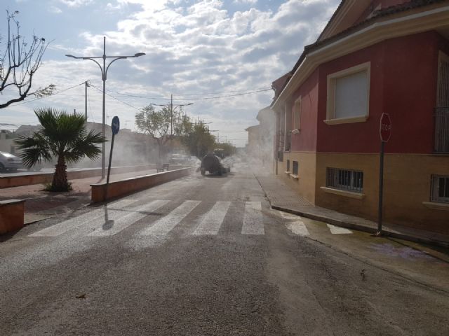 Calles y plazas de Archena vuelven a ser desinfectadas pero en esta ocasión con tractores agrícolas - 2, Foto 2