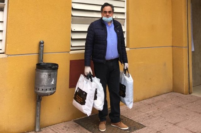 La Asociación de Comerciantes de Totana hace una donación de material sanitario al Centro de Salud Totana Norte, Foto 1