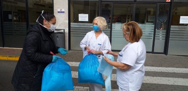 El Ayuntamiento de Lorca pone en marcha una iniciativa solidaria para la realización de material sanitario a través de colectivos, asociaciones de mujeres, particulares y empresas - 1, Foto 1