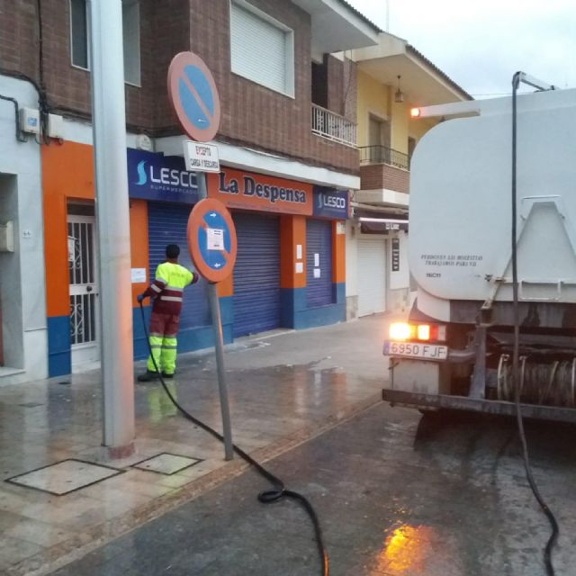 Comerciantes y vecinos de Fuente Álamo se vuelcan en la elaboración de mascarillas para profesionales sanitarios - 1, Foto 1