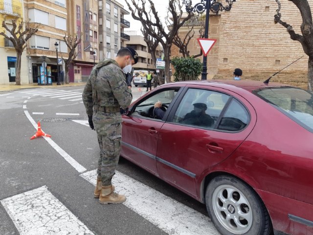 BRIPAC military support in control and awareness work on public roads and containment of commercial activity, along with the Civil Guard and Local Police, Foto 4