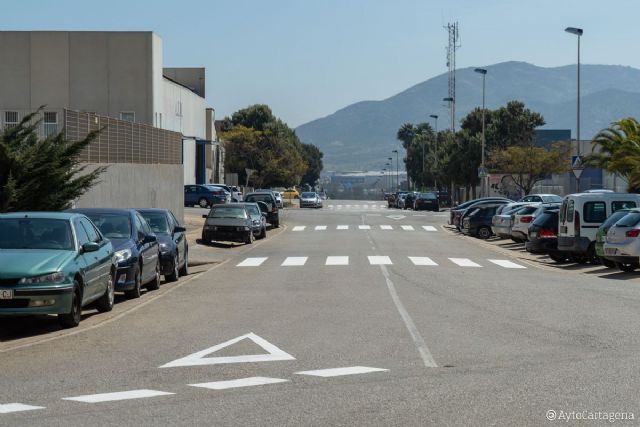 El Polí­gono Cabezo Beaza renueva sus señales horizontales y verticales - 1, Foto 1
