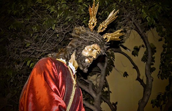 La Asociación Cofrade Jesús de las Lágrimas bendijo el barrio en Vía-crucis - 4, Foto 4