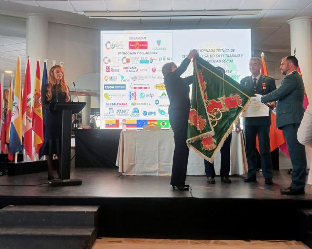 La 5 Zona de la Guardia Civil de Murcia, distinguida con la medalla de oro al mrito profesional, Foto 1