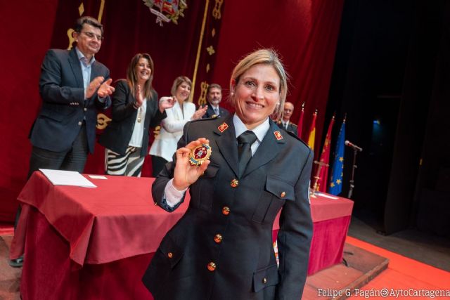 Toman posesión 27 nuevos bomberos en Cartagena, que incorporan a su primera mujer - 1, Foto 1