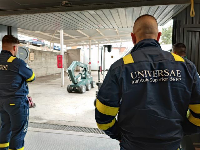 Los alumnos de UNIVERSAE se forman con la Guardia Civil ante catástrofes terroristas, radiológicas, biológicas y explosiones - 1, Foto 1