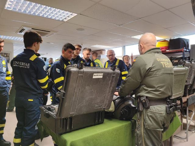 Los alumnos de UNIVERSAE se forman con la Guardia Civil ante catástrofes terroristas, radiológicas, biológicas y explosiones - 2, Foto 2