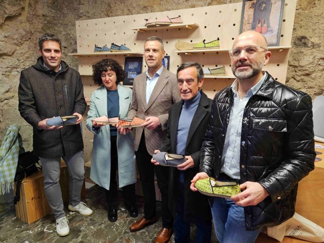 La marca caravaqueña de alpargatas ´Peregrinas´ abre tiendas física y online, coincidiendo con el Año Jubilar 2024 - 1, Foto 1